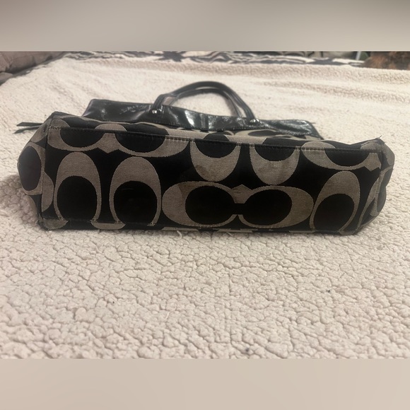 SOLD❤️ COACH Laura Signature Logo Zip Tote Bag Patent Leather w/ Charm Black - Picture 13 of 13